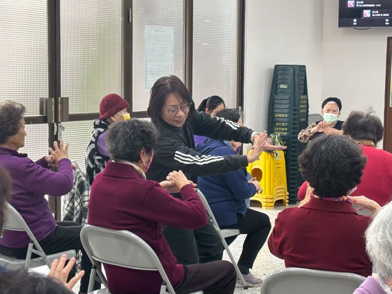 幸儀老師上課＋手作新春賀卡